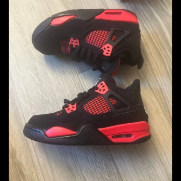 Jordan 4 Red Thunder Size 9.5 Gs New